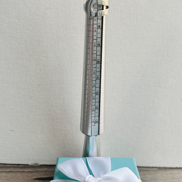 Tiffany & Co. Out of Retirement Loop Ring in Silver, sz 6.5 - Picture 7 of 7